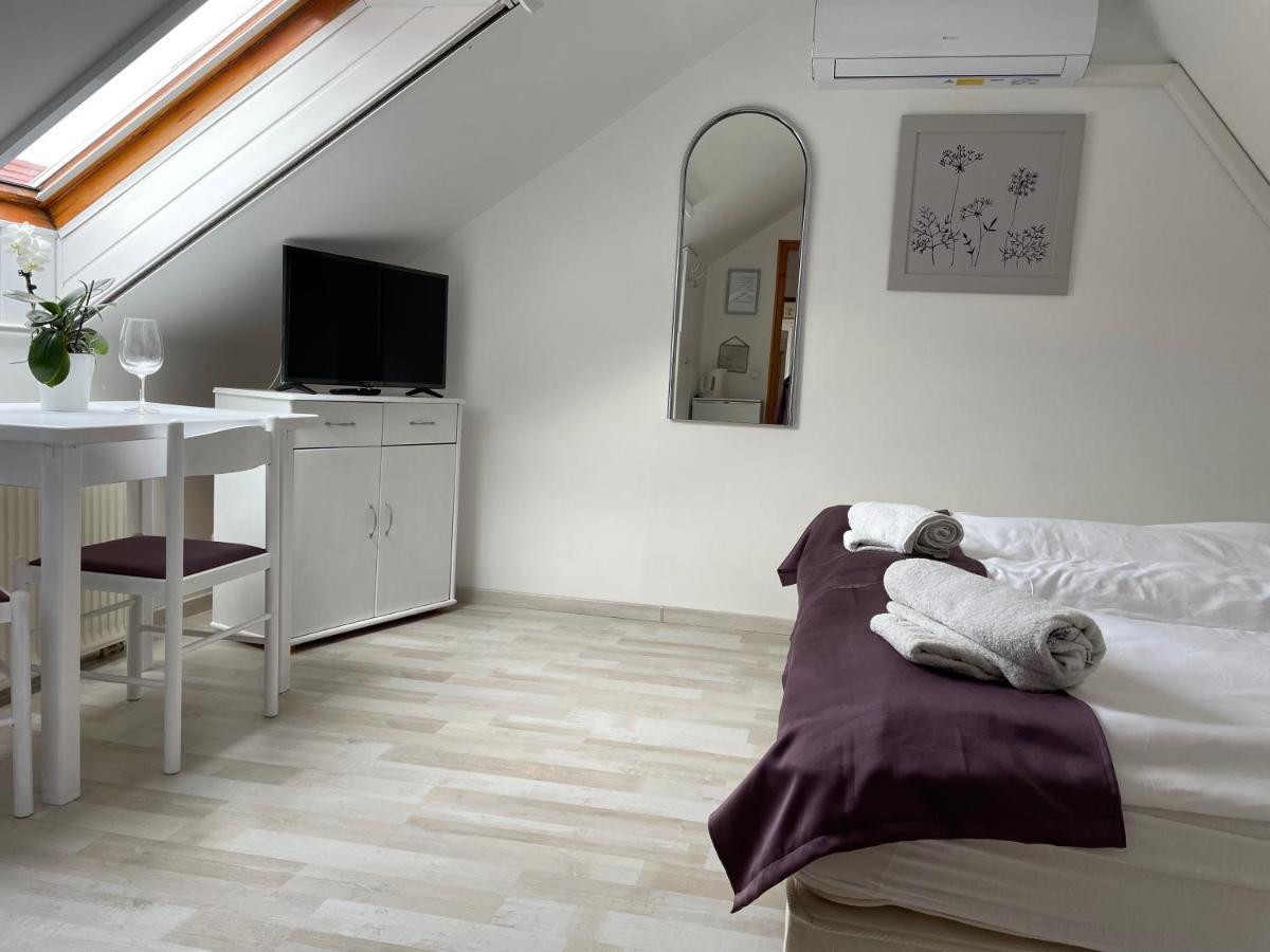 Fertőrákos Szentesi Panzio Bed & Breakfast エクステリア 写真