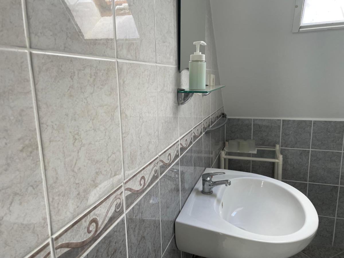 Fertőrákos Szentesi Panzio Bed & Breakfast エクステリア 写真