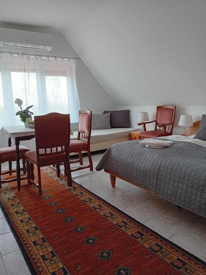 Fertőrákos Szentesi Panzio Bed & Breakfast エクステリア 写真