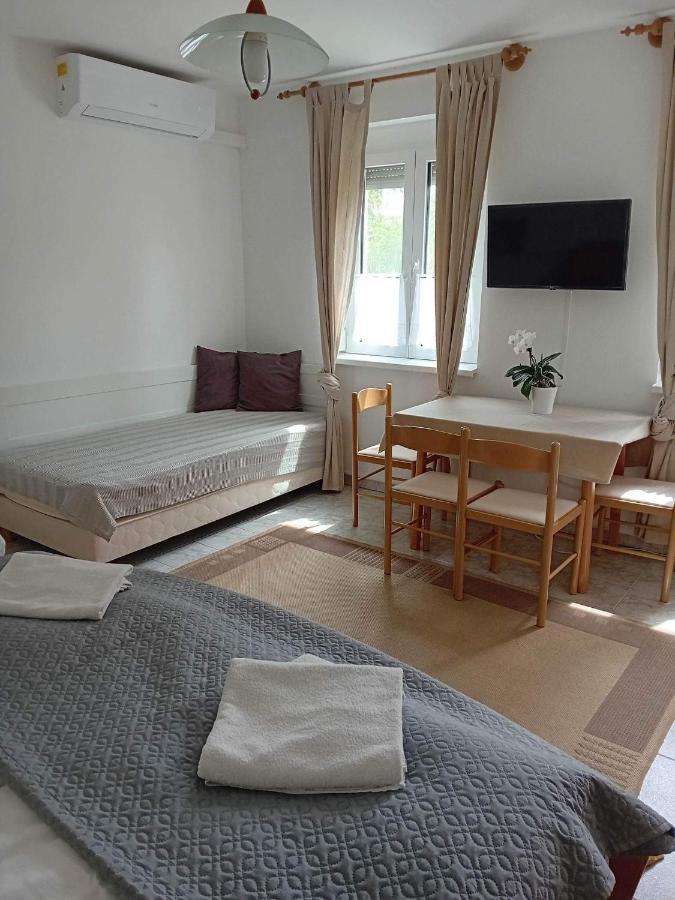 Fertőrákos Szentesi Panzio Bed & Breakfast エクステリア 写真