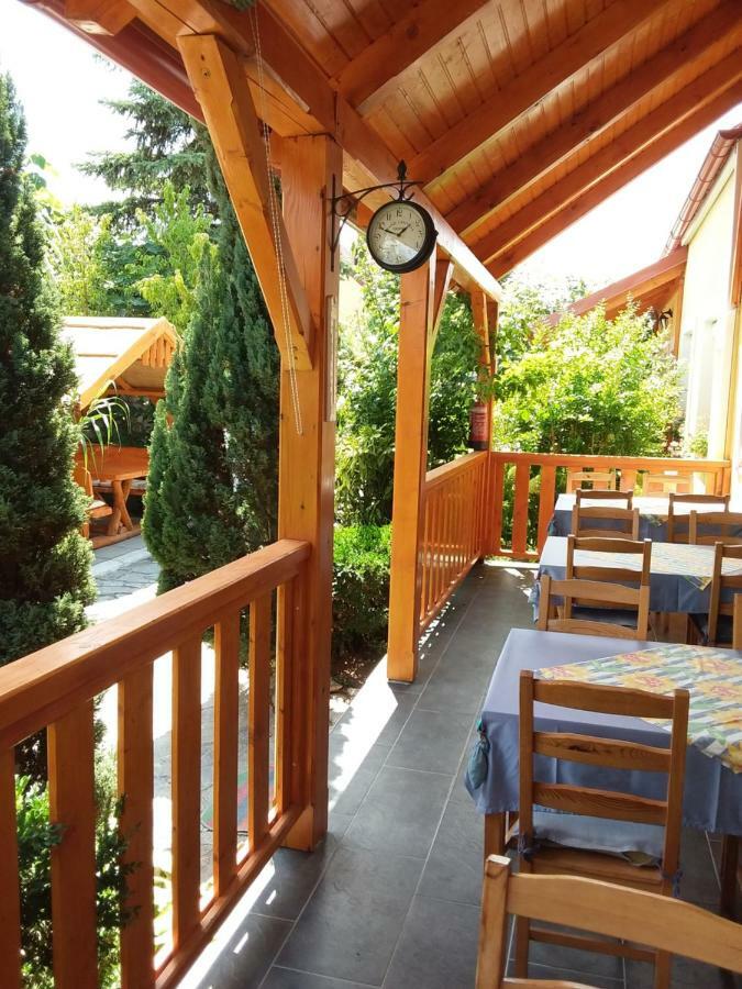Fertőrákos Szentesi Panzio Bed & Breakfast エクステリア 写真