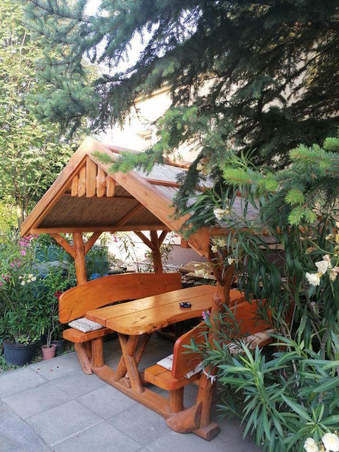 Fertőrákos Szentesi Panzio Bed & Breakfast エクステリア 写真